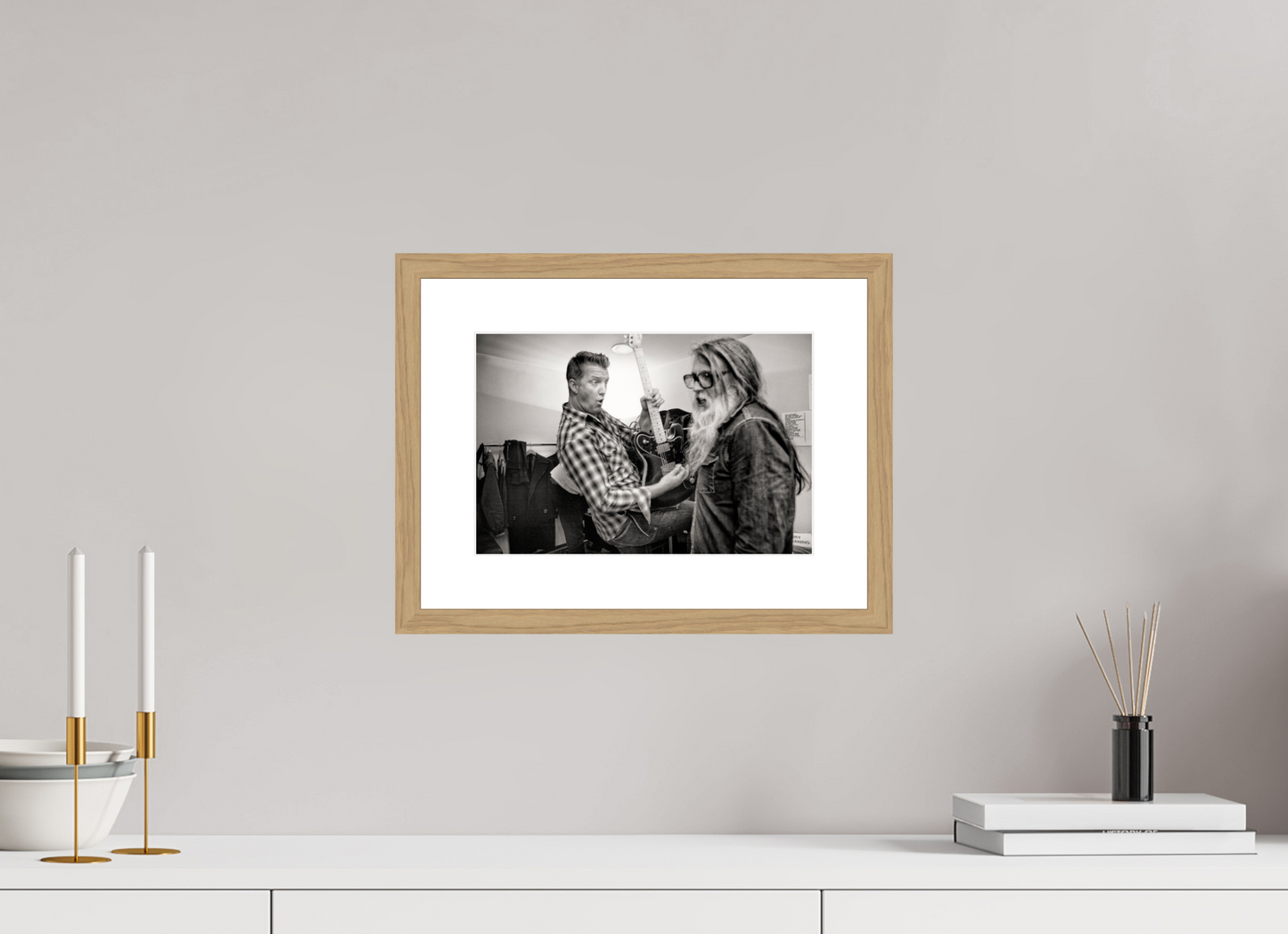 30 x 20 cm, Wood Frame with Passe-Partout | Oak Josh Homme - Queens of the Stone Age Live 01