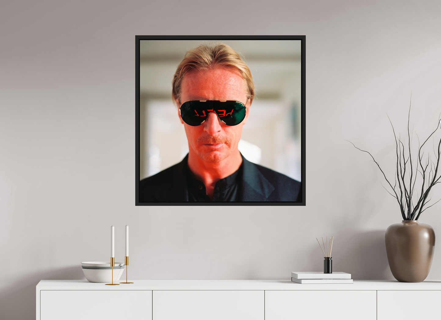 80 x 80 cm, Floater Frame | Black Matte DJ Hell 01