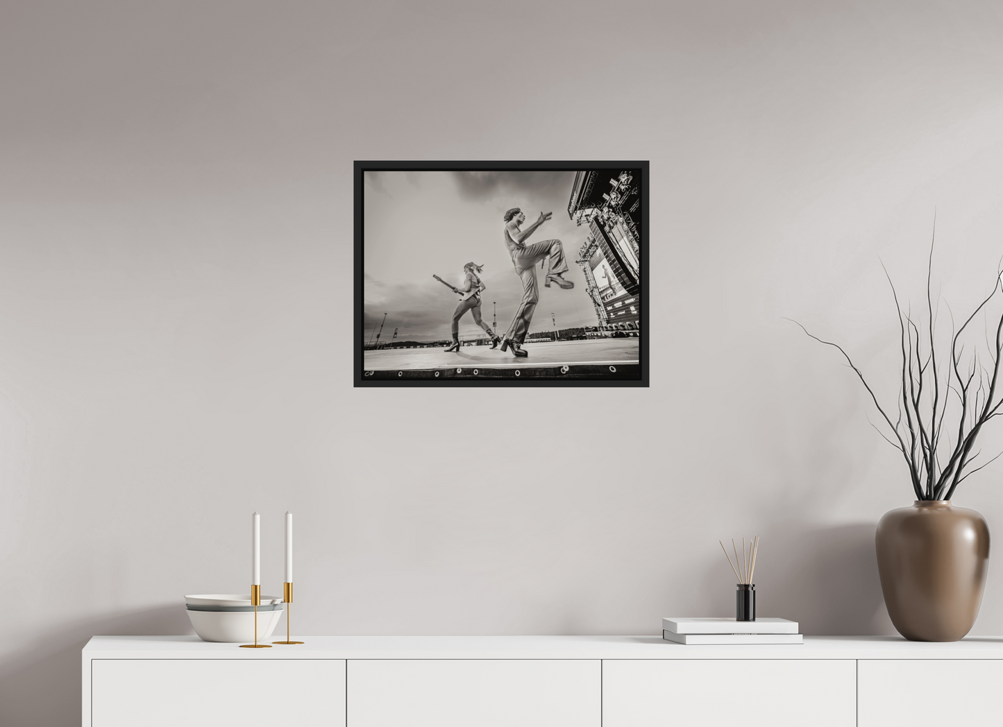 60 x 45 cm, Floater Frame | Black Matte Måneskin Live 01