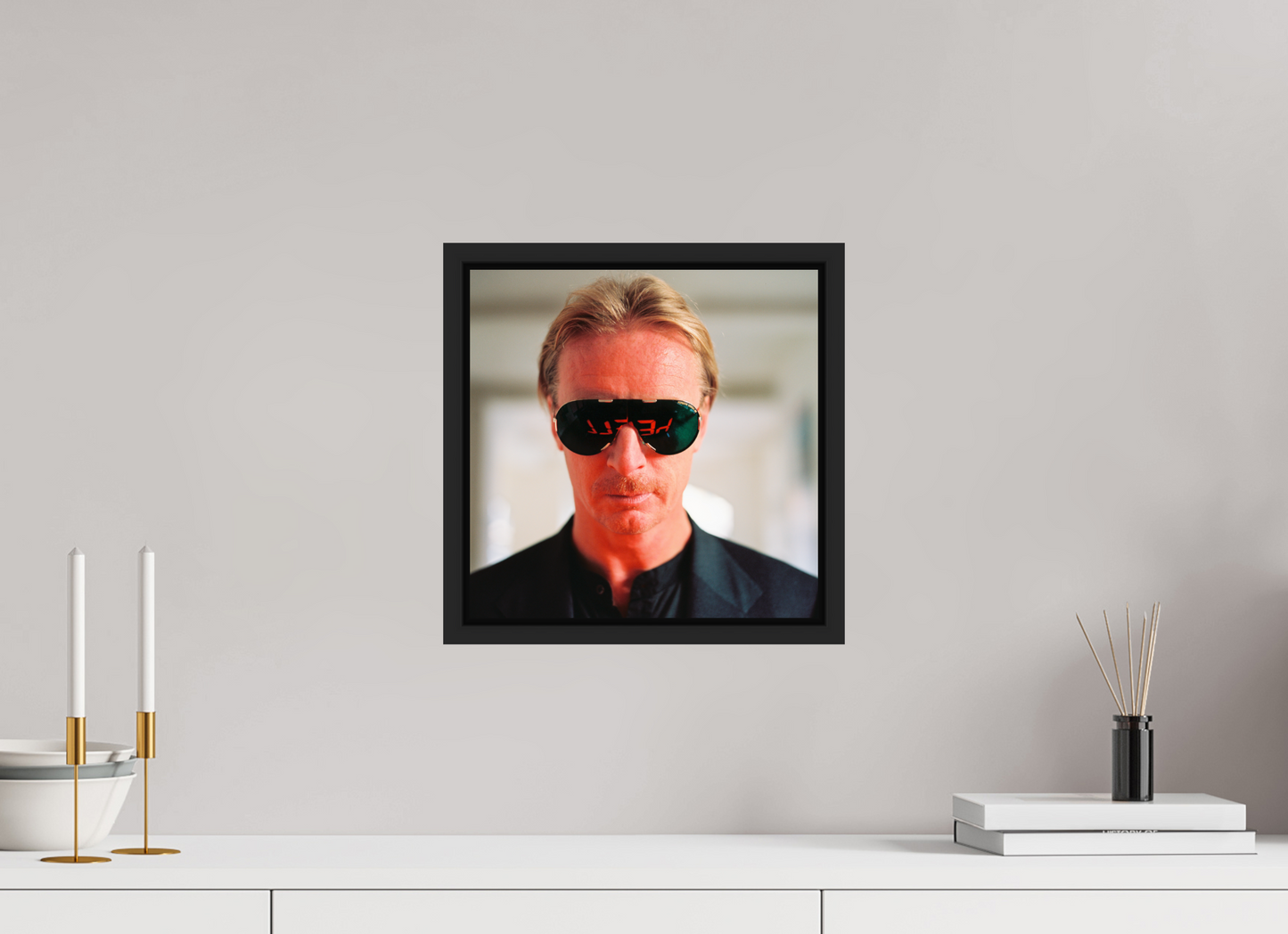 30 x 30 cm, Floater Frame | Black Matte DJ Hell 01