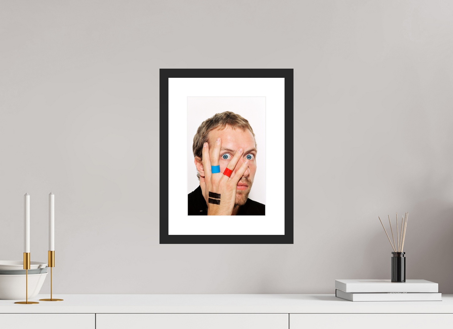 20 x 30 cm, Wood Frame with Passe-Partout | Black Matte Chris Martin - Coldplay 06
