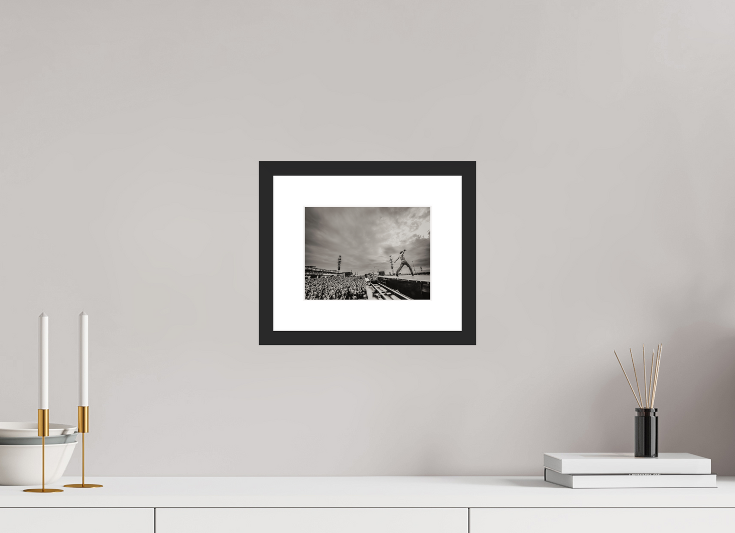 20 x 15 cm, Wood Frame with Passe-Partout | Black Matte Måneskin Live 02
