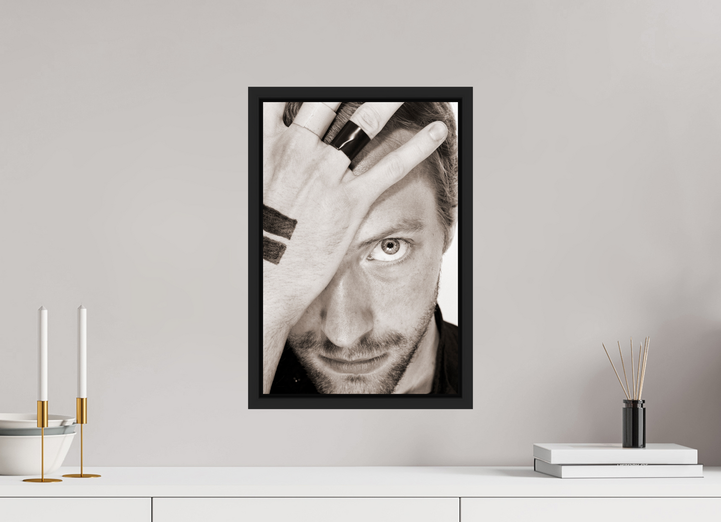 30 x 45 cm, Floater Frame | Black Matte Chris Martin - Coldplay 05