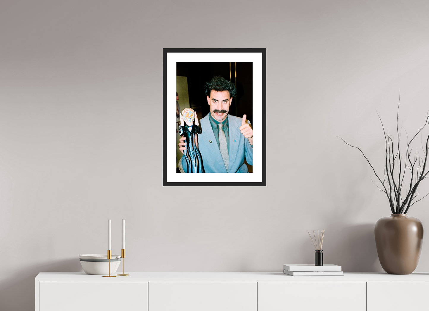 40 x 57,7 cm, Wood Frame with Passe-Partout | Black Matte Sacha Baron Cohen 01