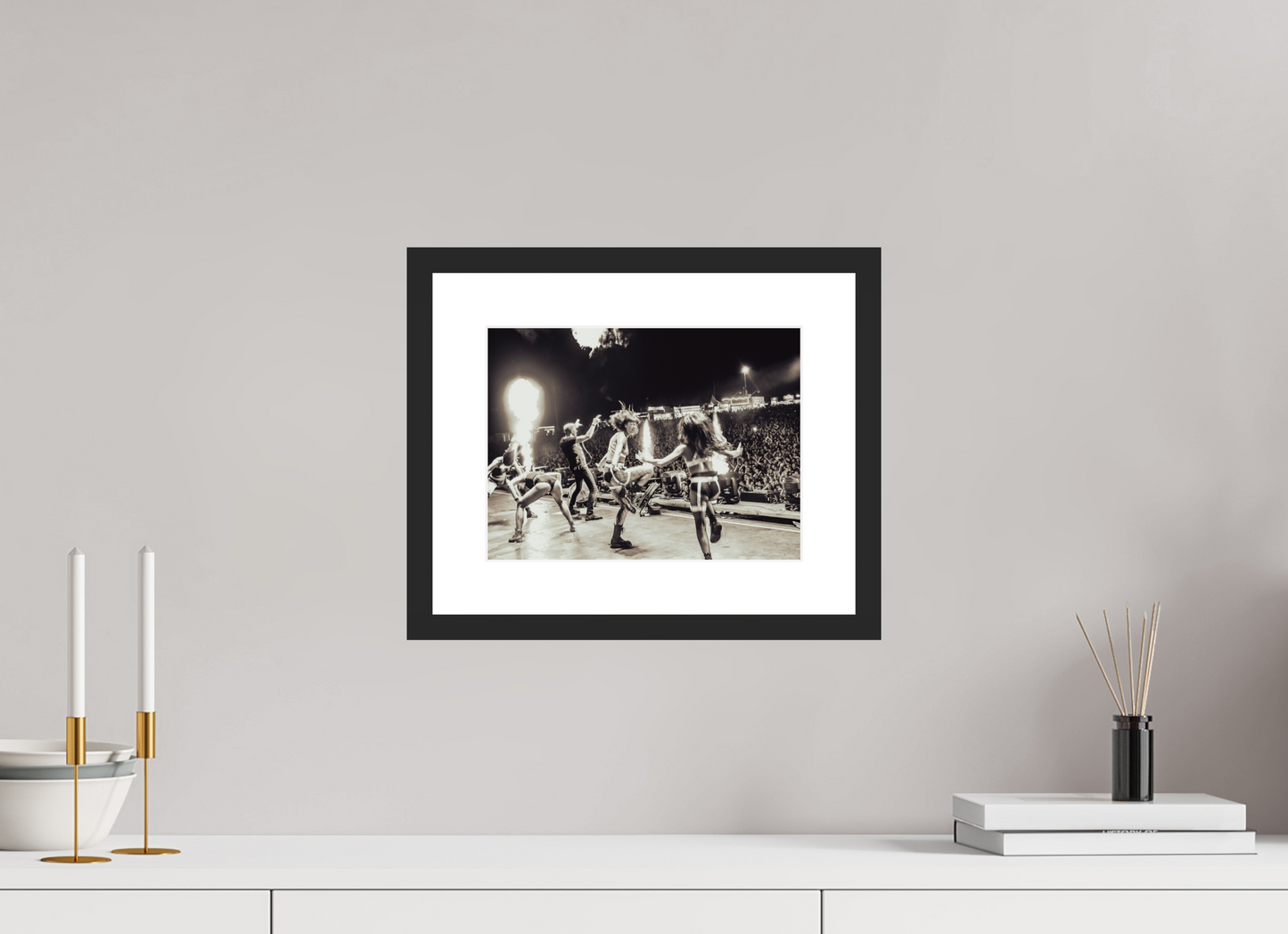 28 x 21 cm, Wood Frame with Passe-Partout | Black Matte Scooter Live 03