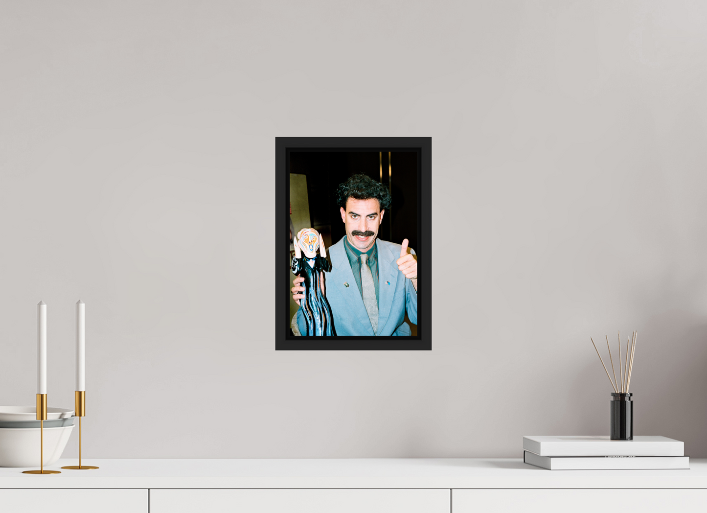 20 x 28,9 cm, Floater Frame | Black Matte Sacha Baron Cohen 01