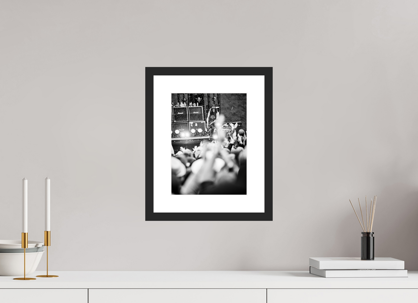 21 x 28 cm, Wood Frame with Passe-Partout | Black Matte Slash Live 01