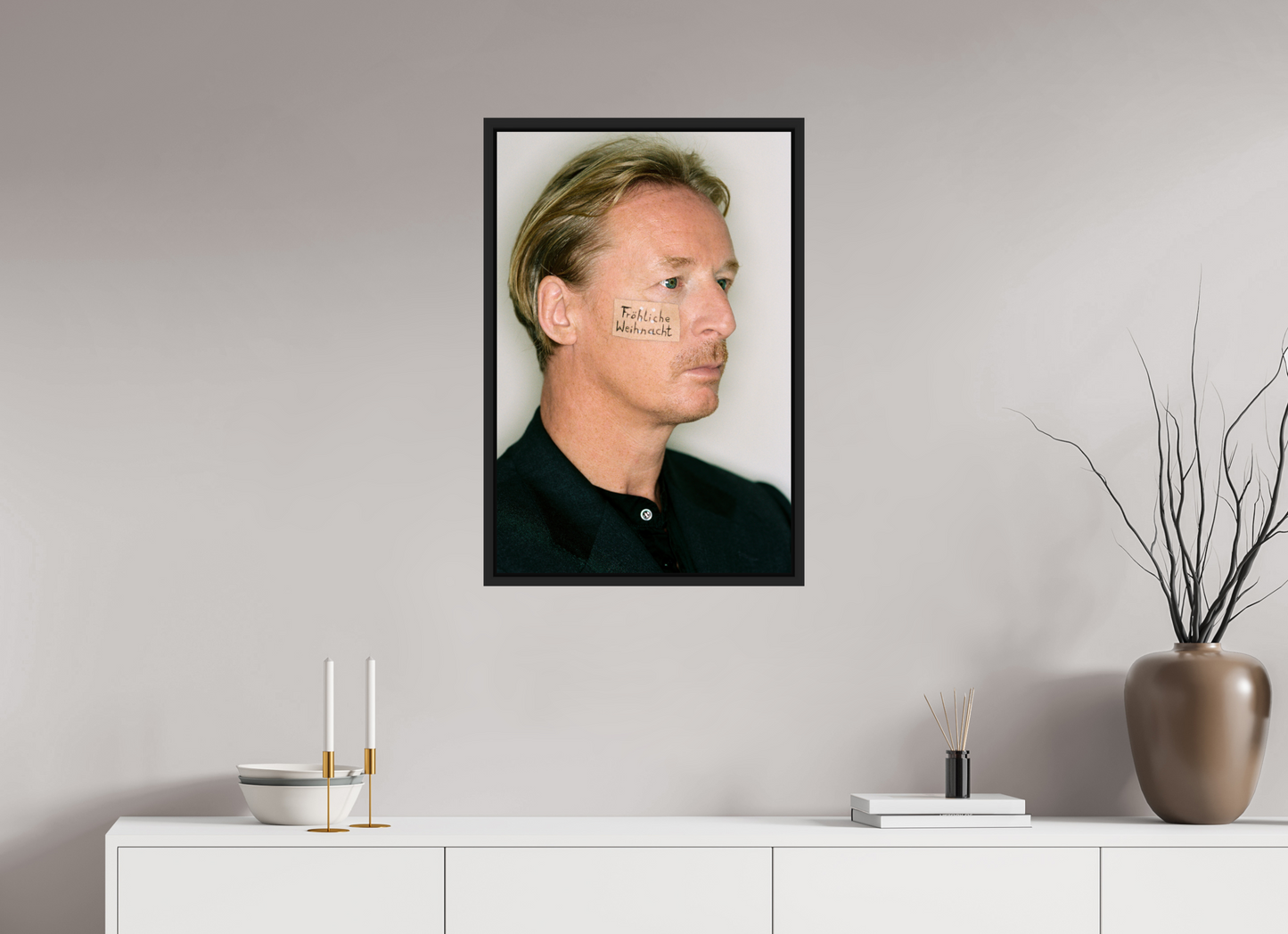 50 x 75 cm, Floater Frame | Black Matte DJ Hell 03