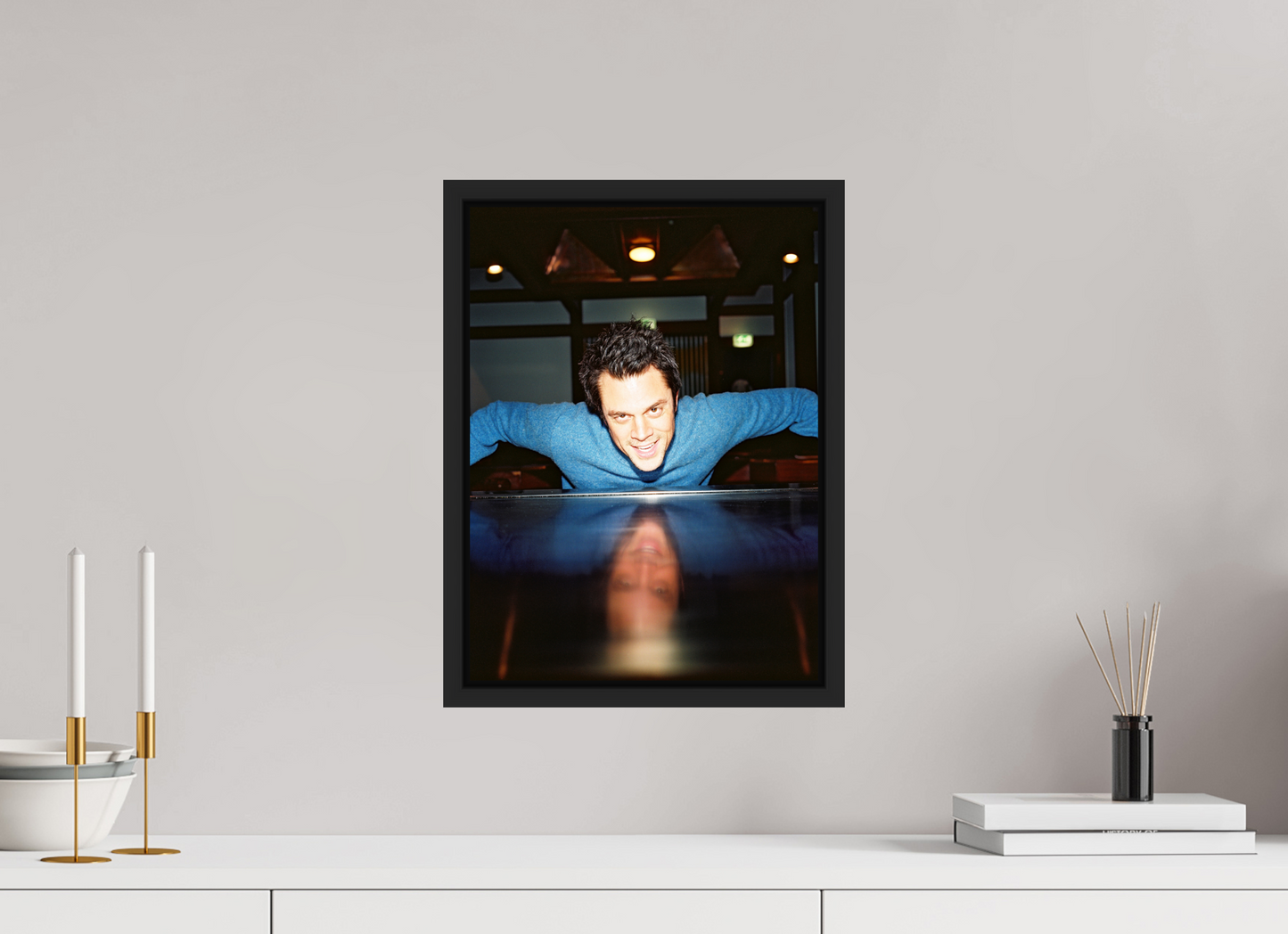 30 x 40,8 cm, Floater Frame | Black Matte Johnny Knoxville - Jackass 04