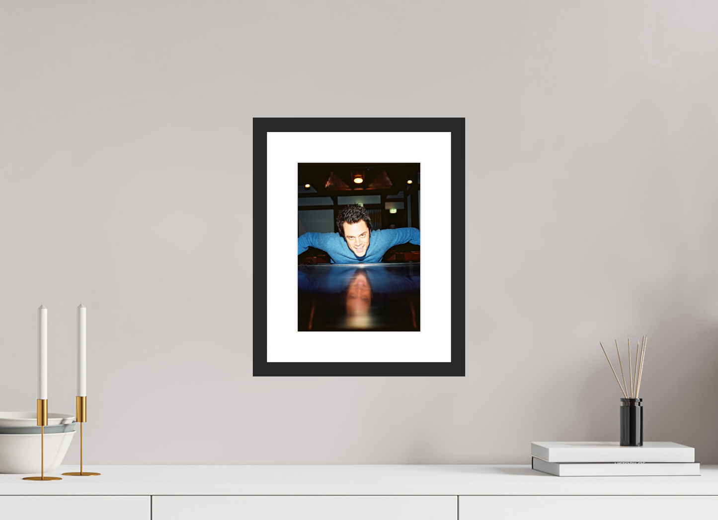 20 x 27,2 cm, Wood Frame with Passe-Partout | Black Matte Johnny Knoxville - Jackass 04