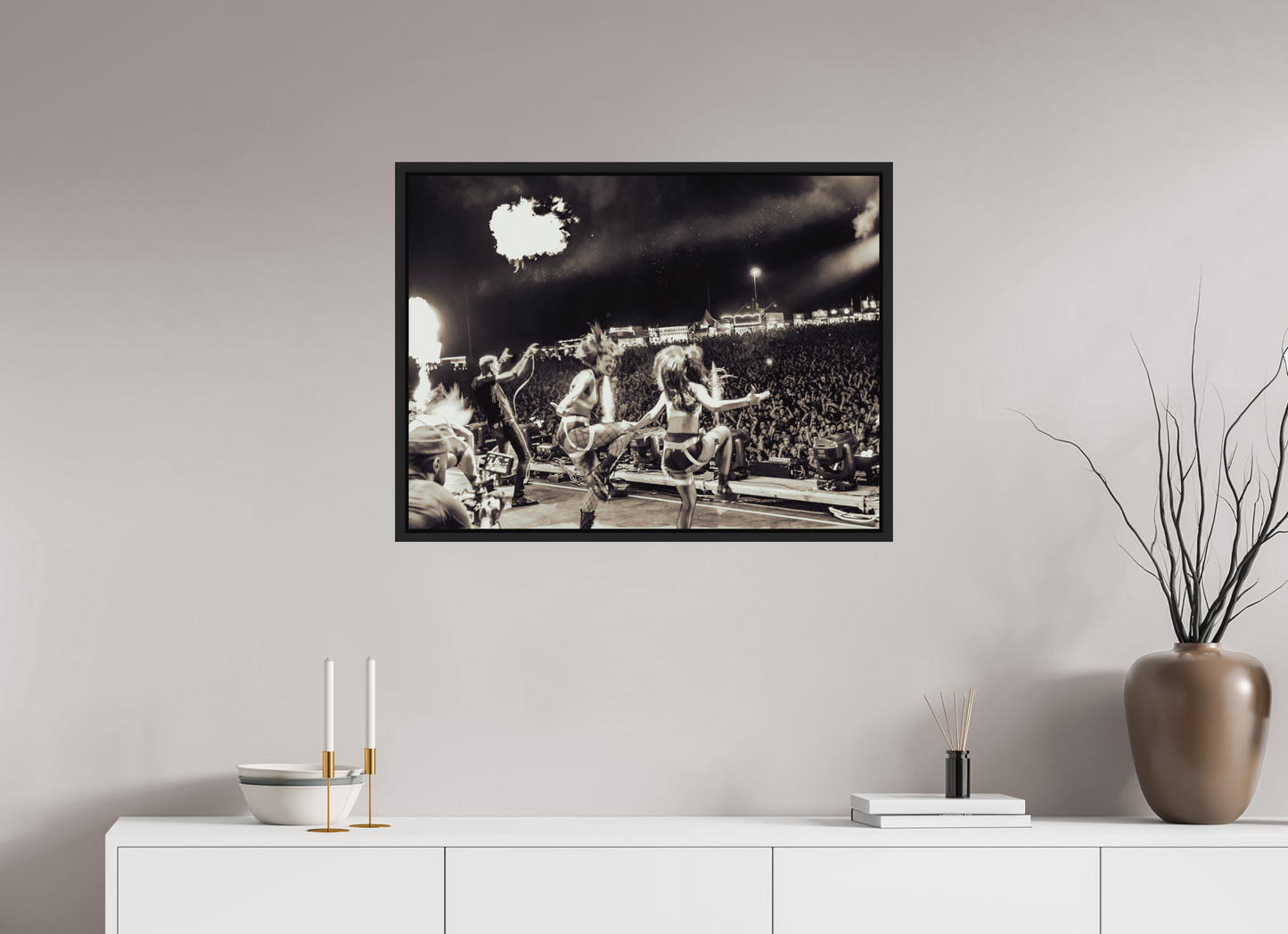 80 x 60 cm, Floater Frame | Black Matte Scooter Live 02