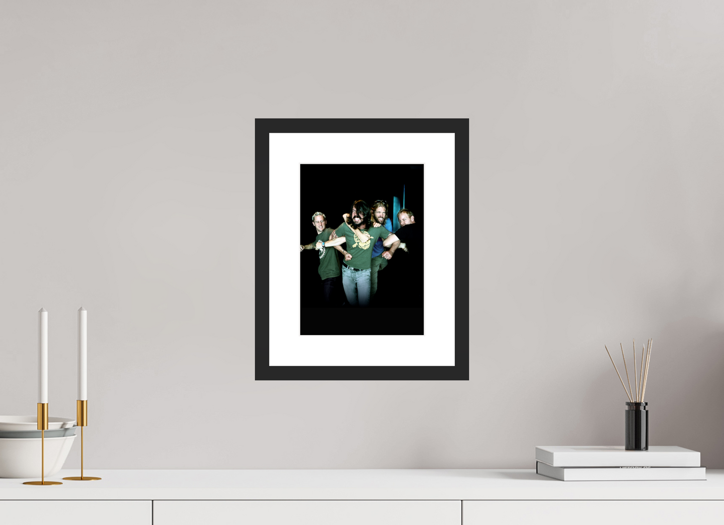 20 x 27,3 cm, Wood Frame with Passe-Partout | Black Matte Dave Grohl - Foo Fighters 02