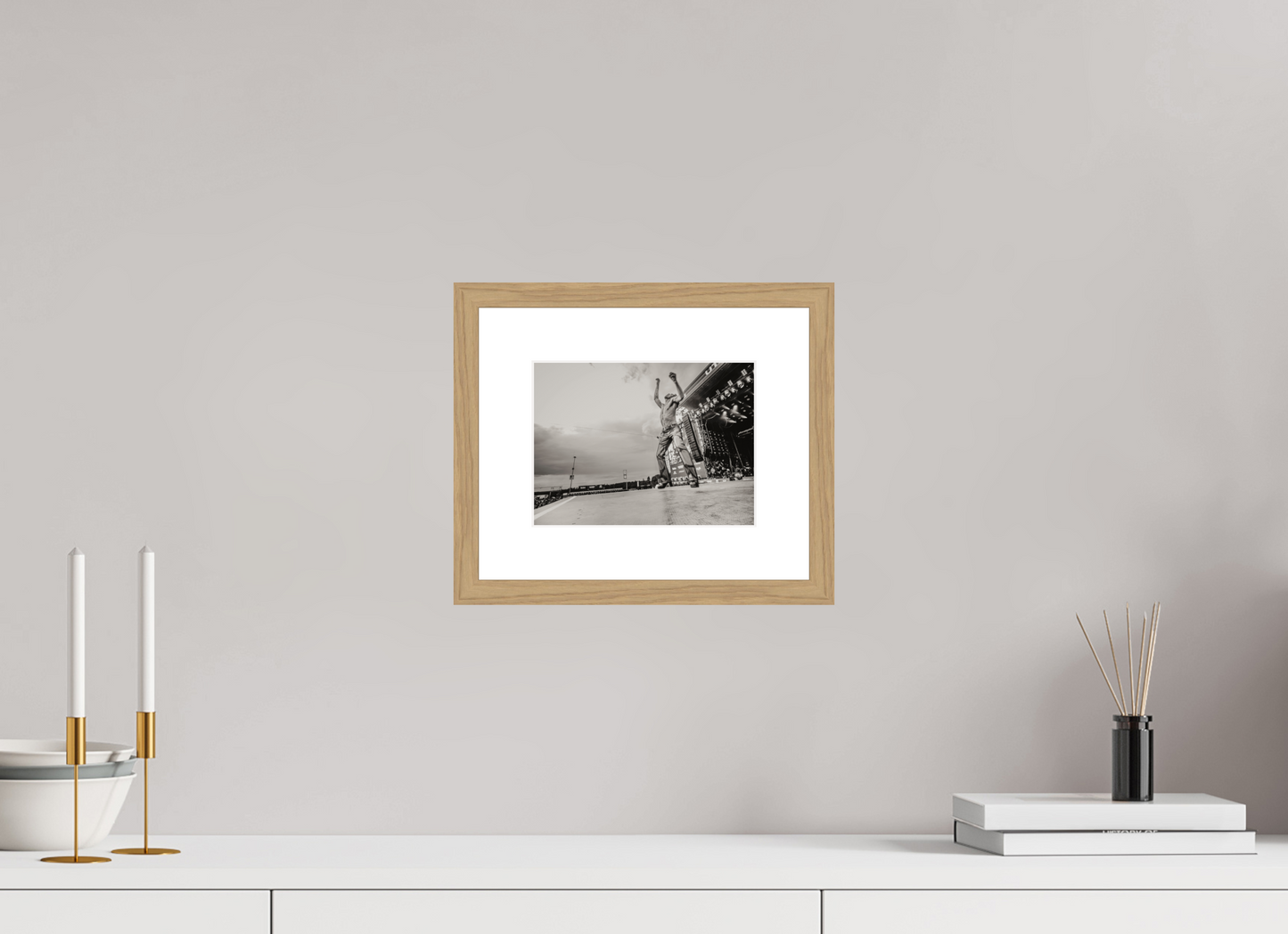 20 x 15 cm, Wood Frame with Passe-Partout | Oak Måneskin Live 03