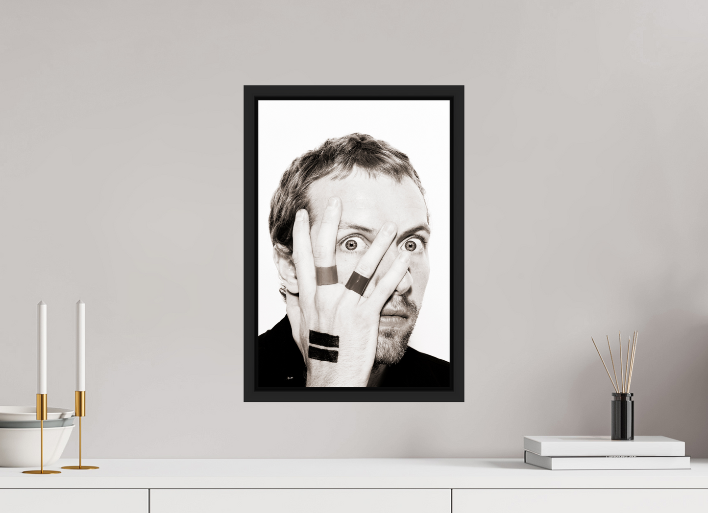 30 x 45 cm, Floater Frame | Black Matte Chris Martin - Coldplay 02
