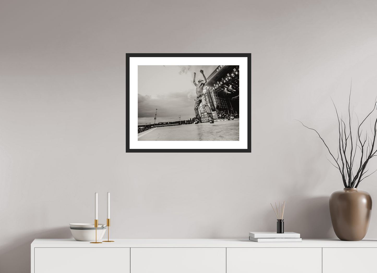 60 x 45 cm, Wood Frame with Passe-Partout | Black Matte Måneskin Live 03