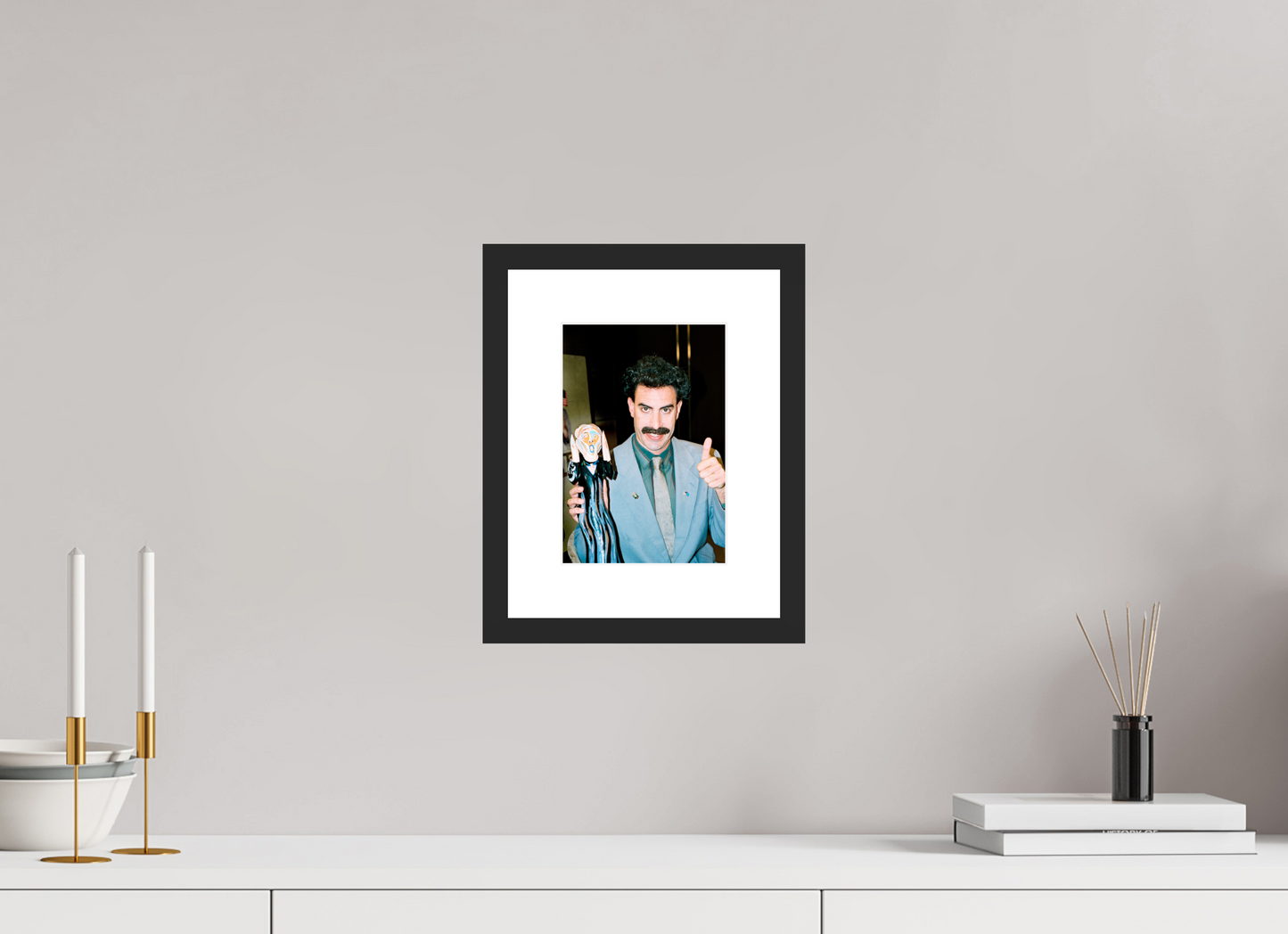 15 x 21,6 cm, Wood Frame with Passe-Partout | Black Matte Sacha Baron Cohen 01