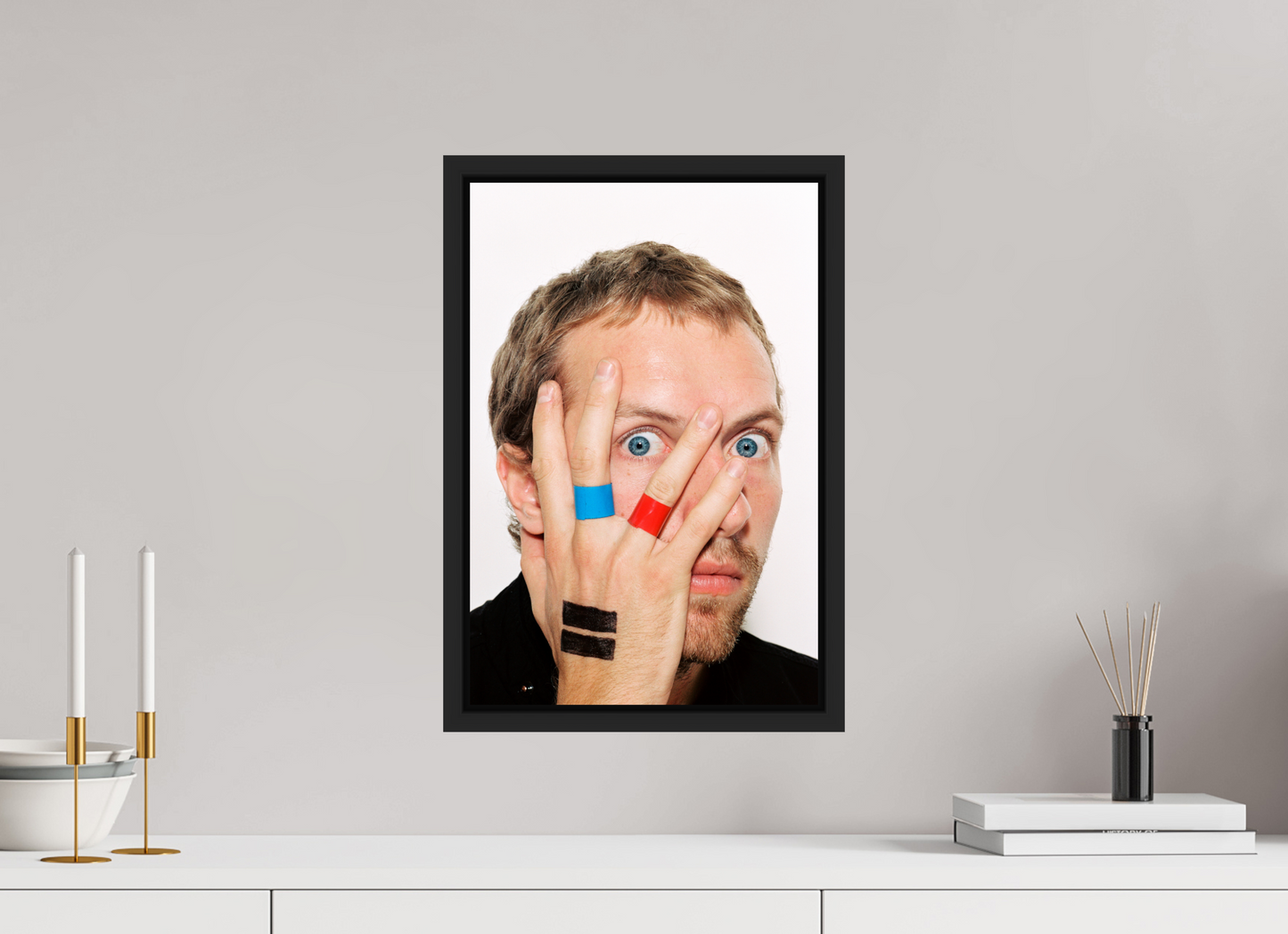 30 x 45 cm, Floater Frame | Black Matte Chris Martin - Coldplay 06