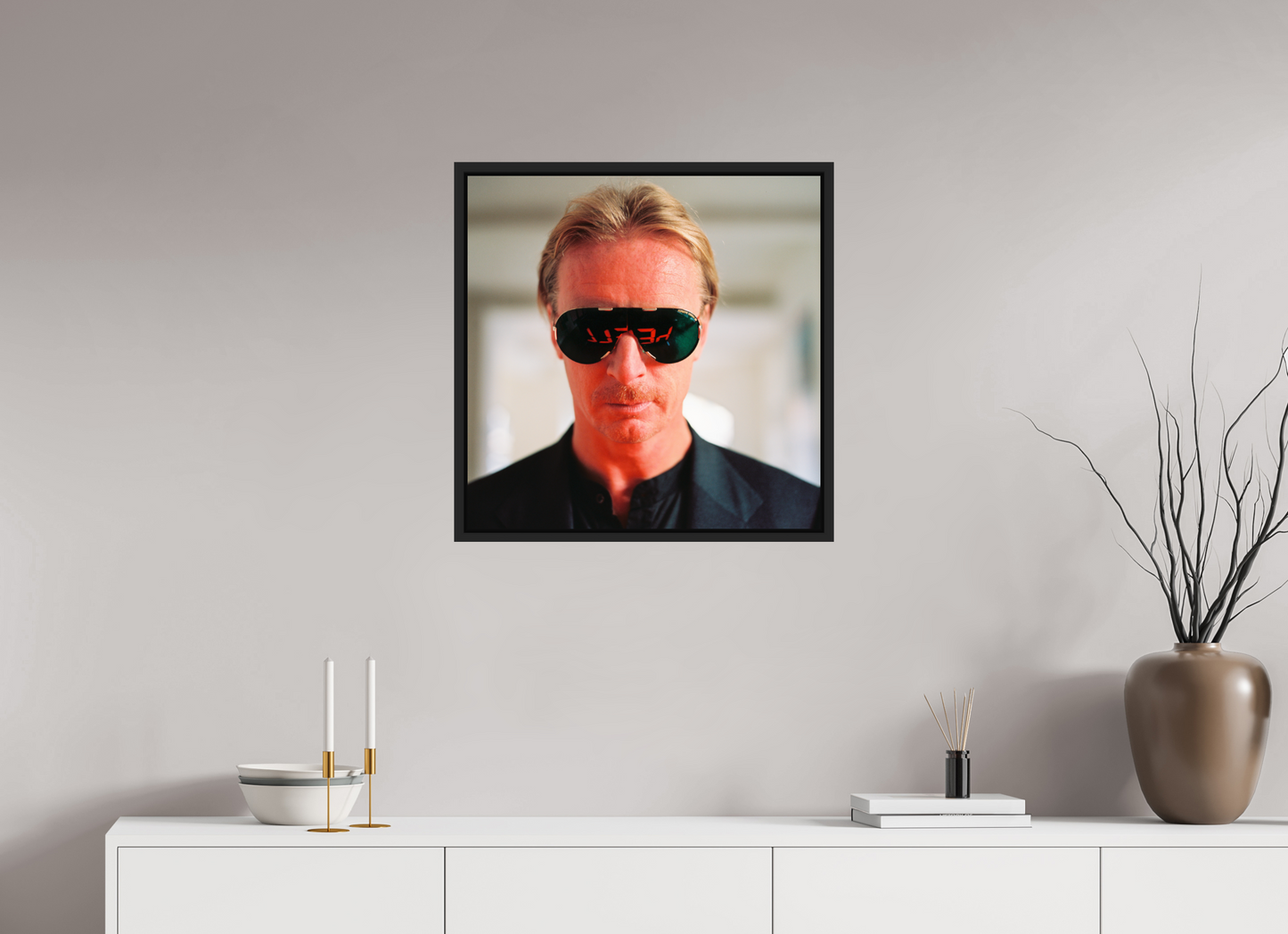 60 x 60 cm, Floater Frame | Black Matte DJ Hell 01