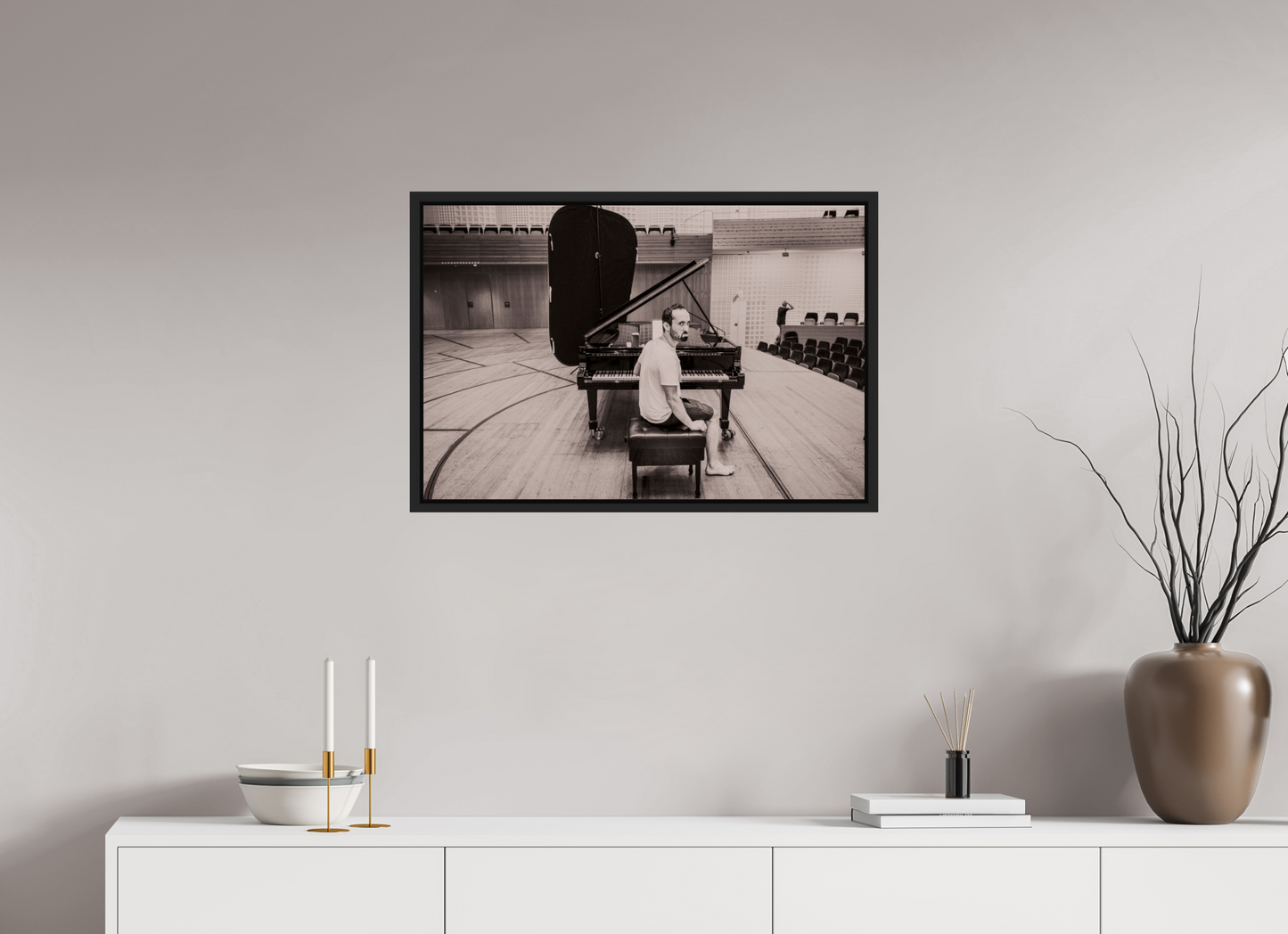 75 x 50 cm, Floater Frame | Black Matte Igor Levit 03