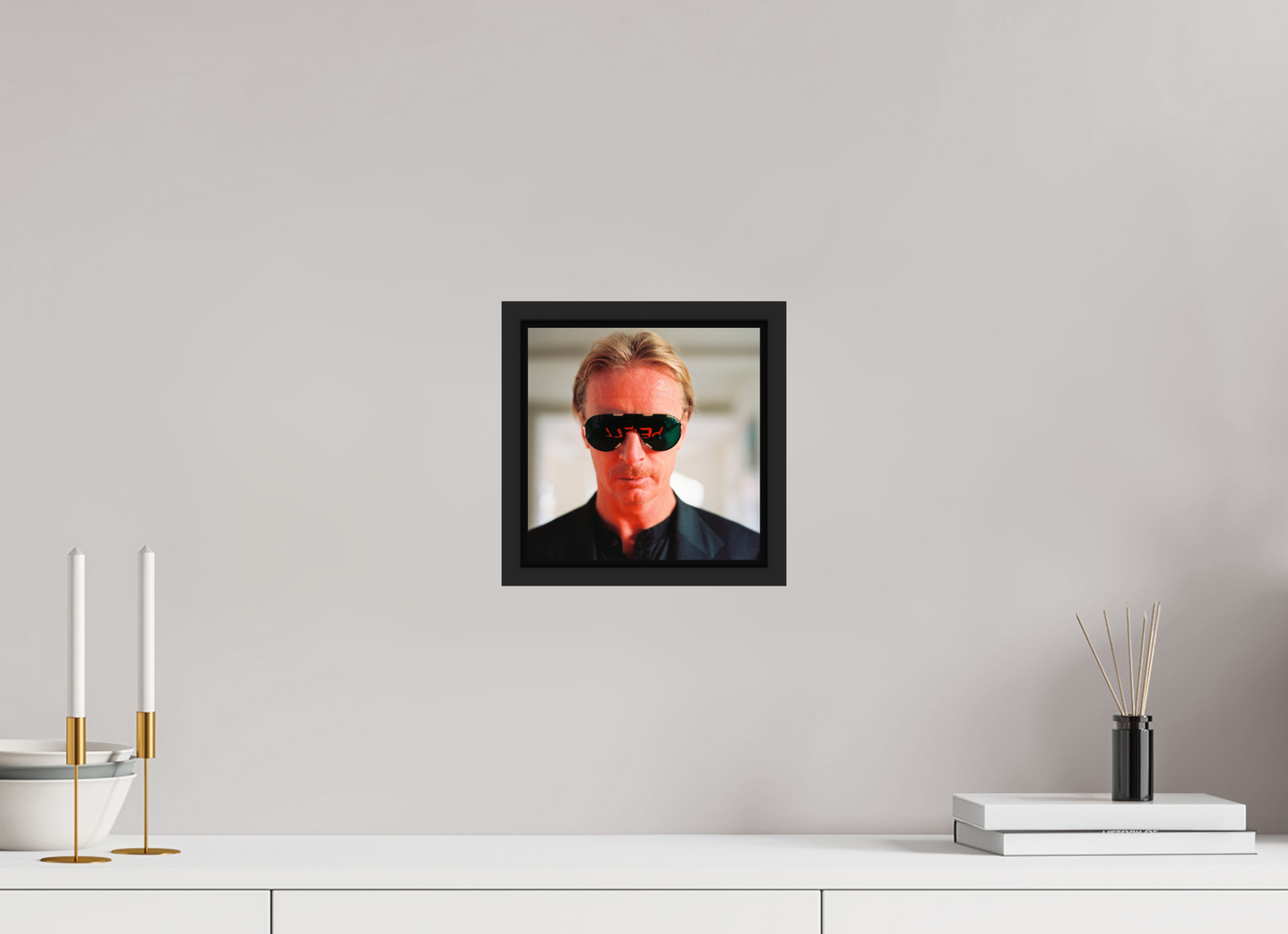 20 x 20 cm, Floater Frame | Black Matte DJ Hell 01
