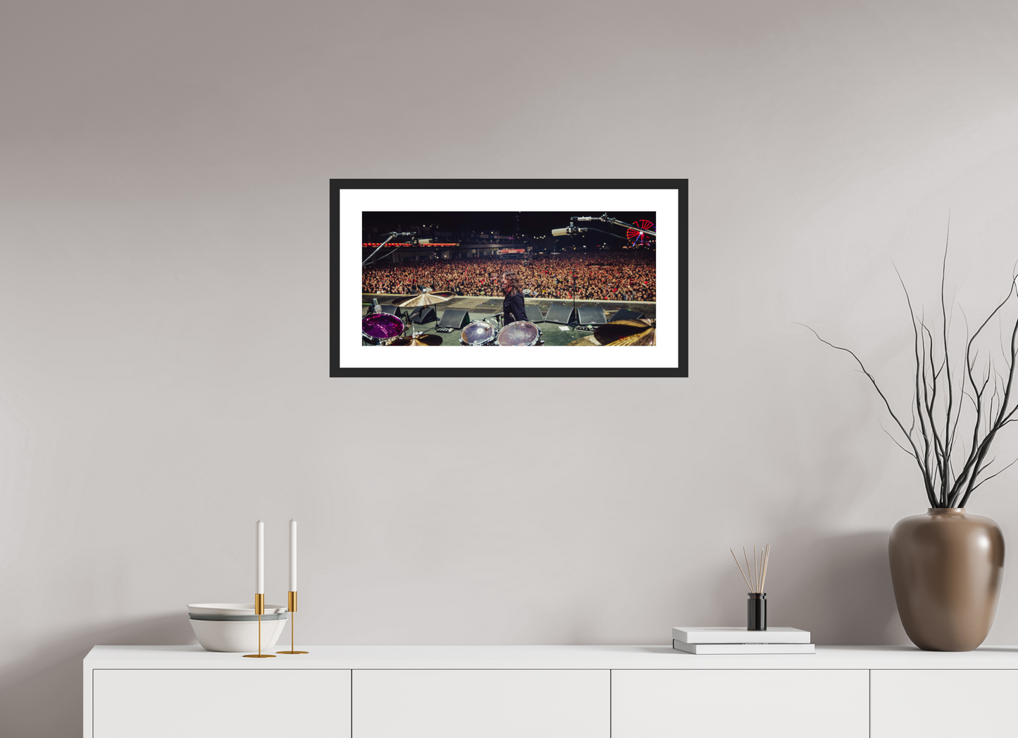 64,3 x 30 cm, Wood Frame with Passe-Partout | Black Matte Dave Grohl - Foo Fighters Live 13