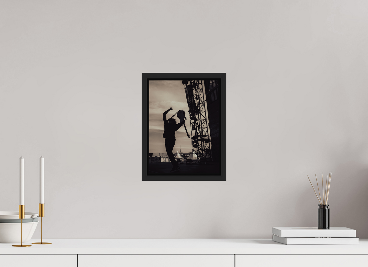 21 x 28 cm, Floater Frame | Black Matte Fever 333 Live 01