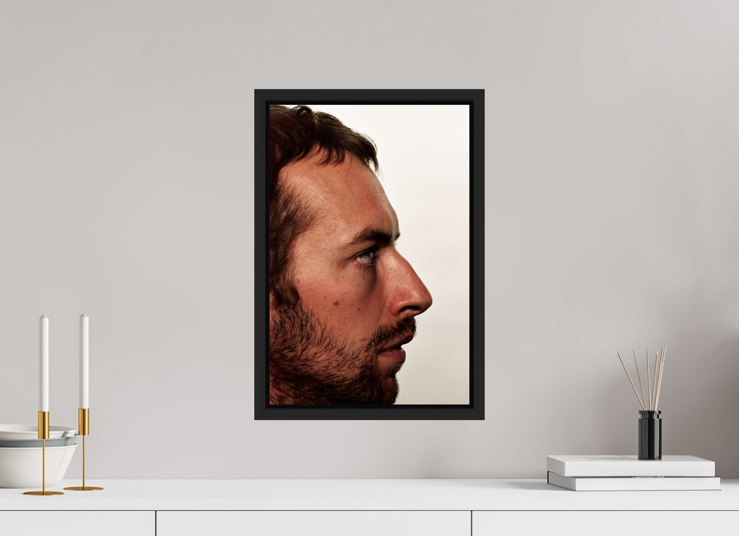 30 x 45 cm, Floater Frame | Black Matte Chris Martin - Coldplay 03