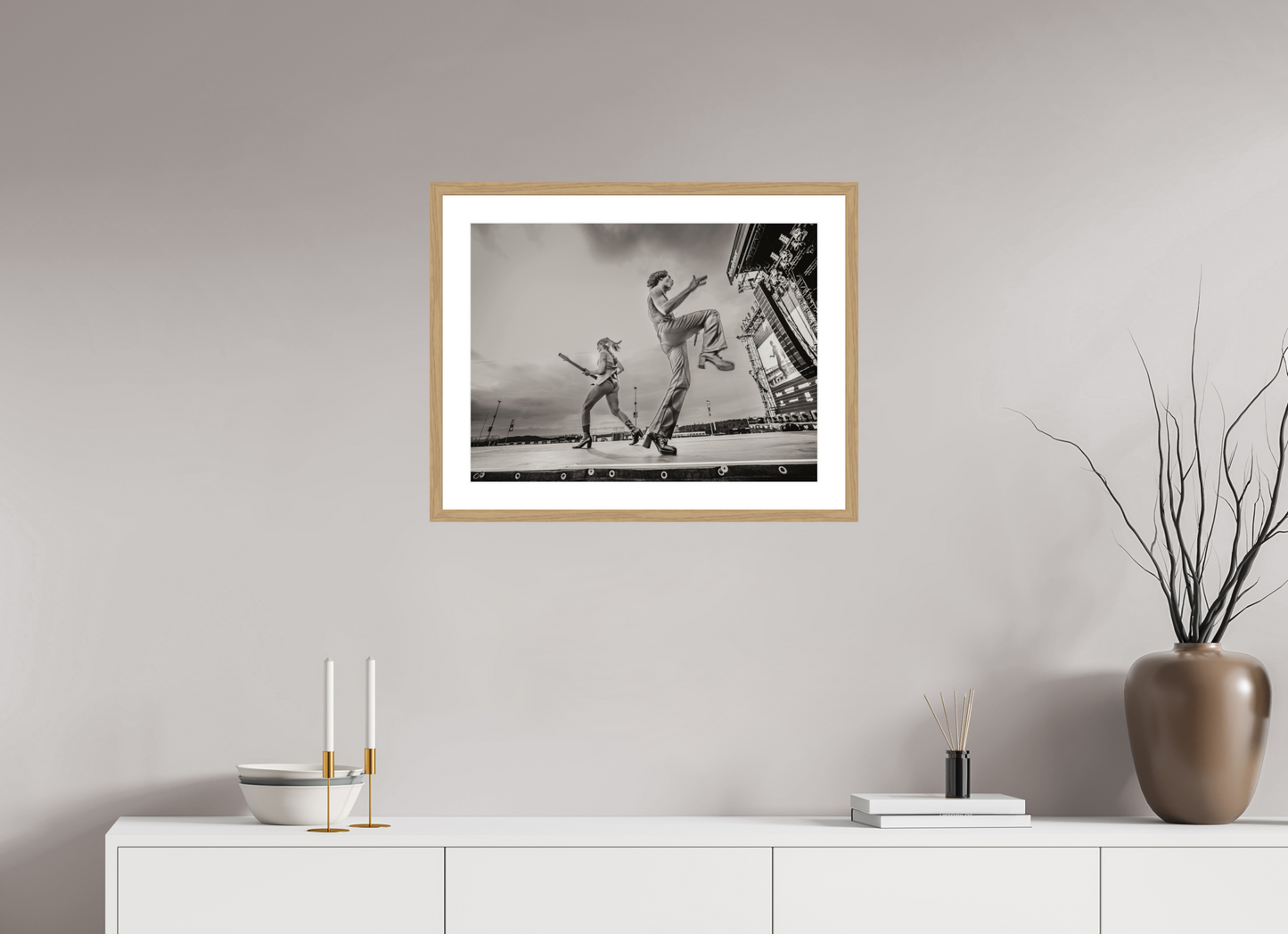 60 x 45 cm, Wood Frame with Passe-Partout | Oak Måneskin Live 01