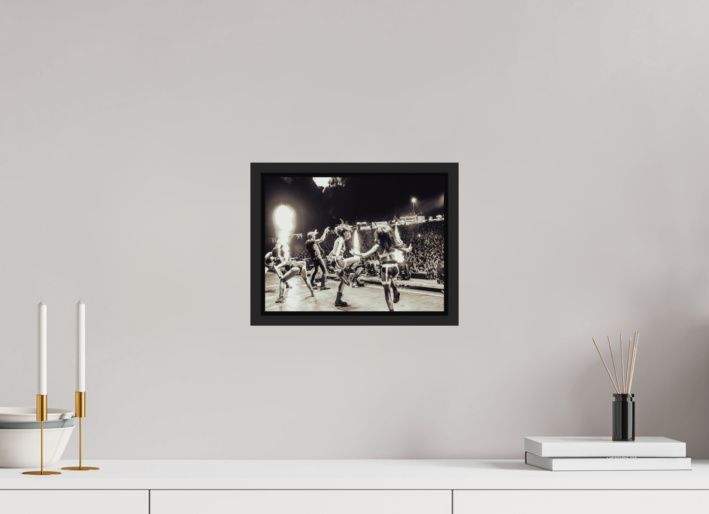 28 x 21 cm, Floater Frame | Black Matte Scooter Live 03