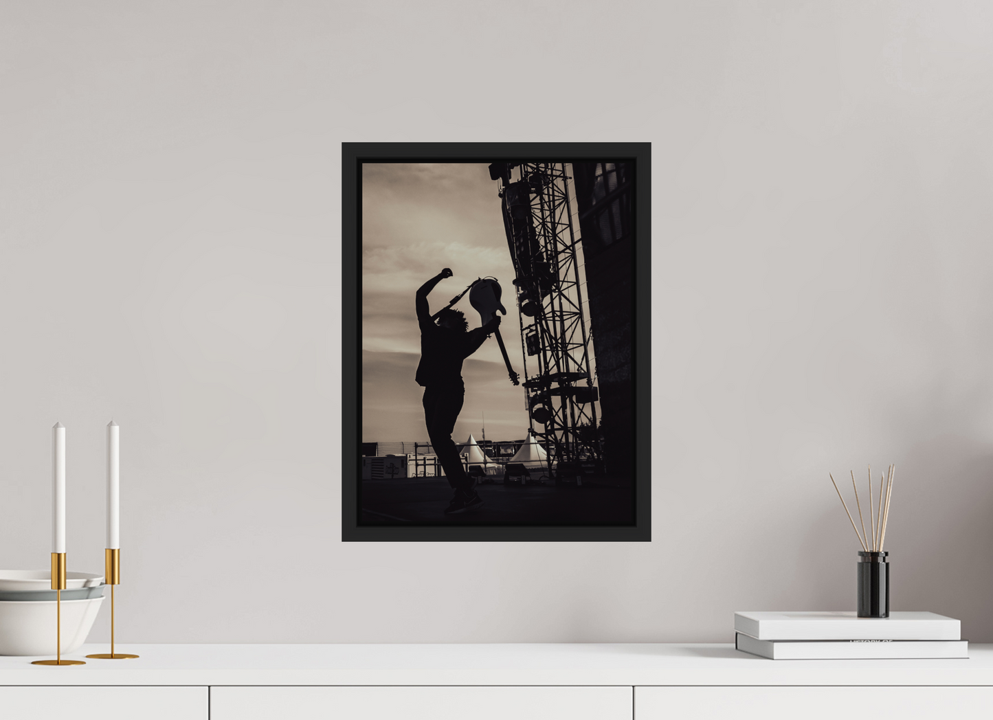 30 x 40 cm, Floater Frame | Black Matte Fever 333 Live 01