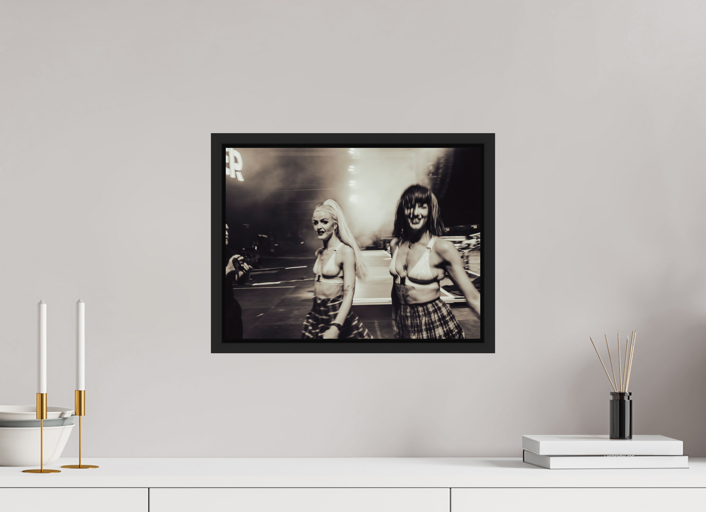 40 x 30 cm, Floater Frame | Black Matte Scooter Live 01