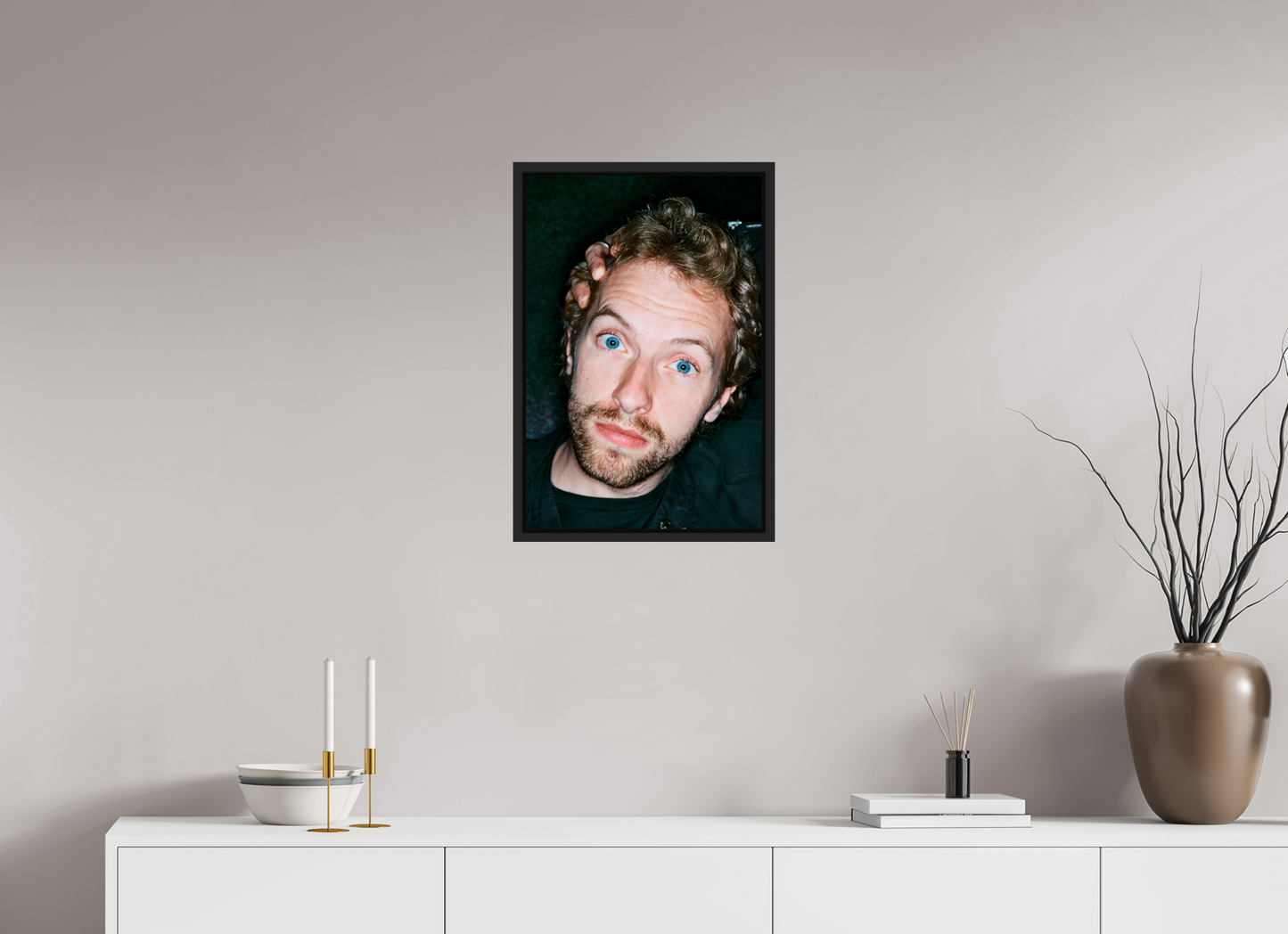 40 x 60 cm, Floater Frame | Black Matte Chris Martin - Coldplay 08