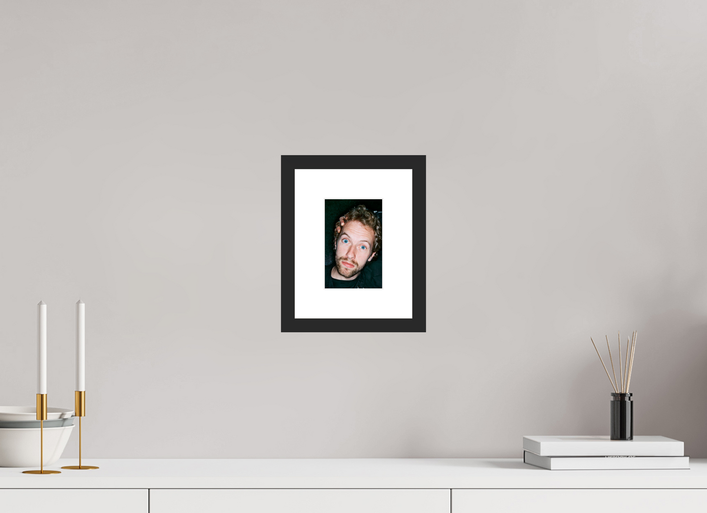 10 x 15 cm, Wood Frame with Passe-Partout | Black Matte Chris Martin - Coldplay 08