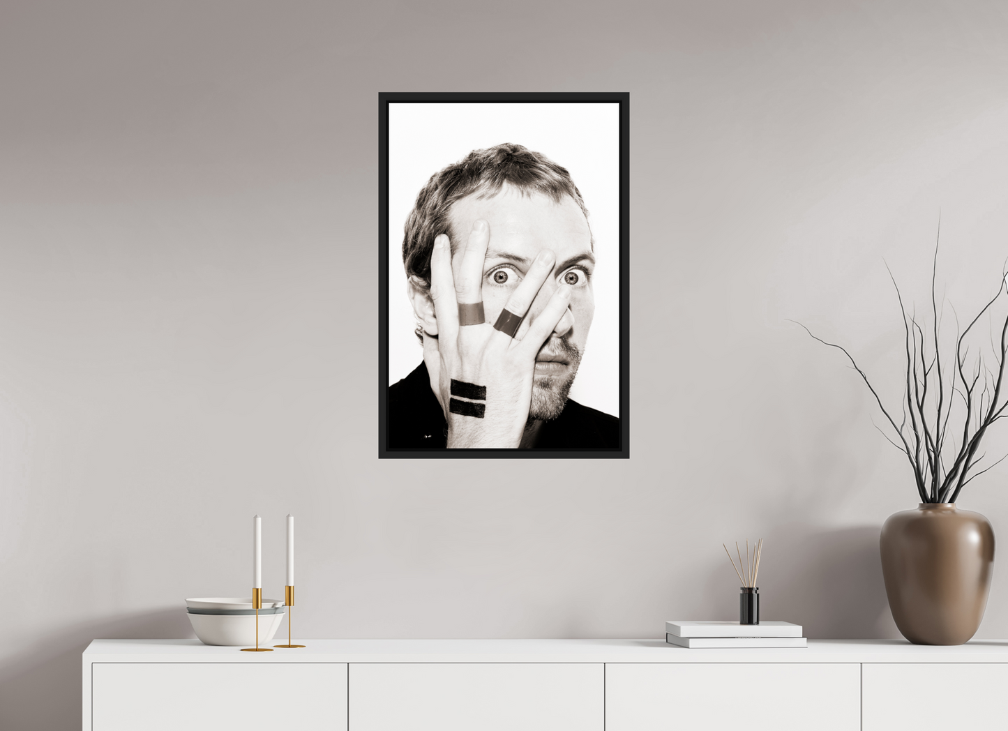 50 x 75 cm, Floater Frame | Black Matte Chris Martin - Coldplay 02