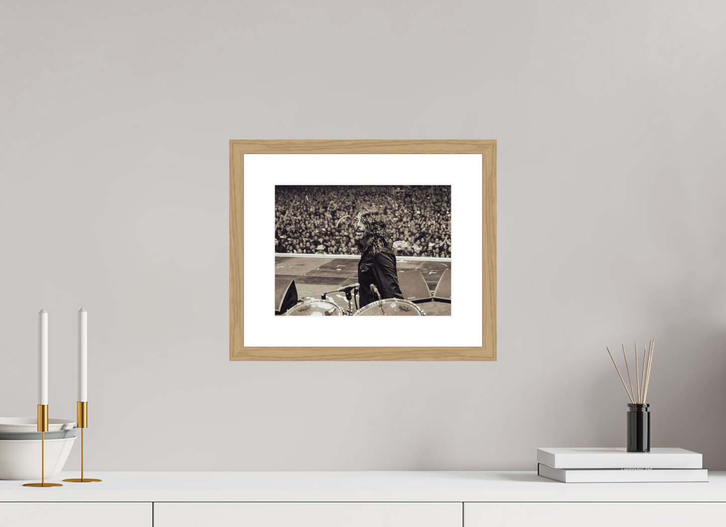 28 x 21 cm, Wood Frame with Passe-Partout | Oak Dave Grohl - Foo Fighters Live 12