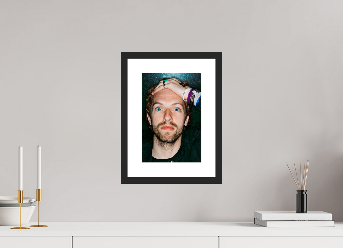 20 x 30 cm, Wood Frame with Passe-Partout | Black Matte Chris Martin - Coldplay 07