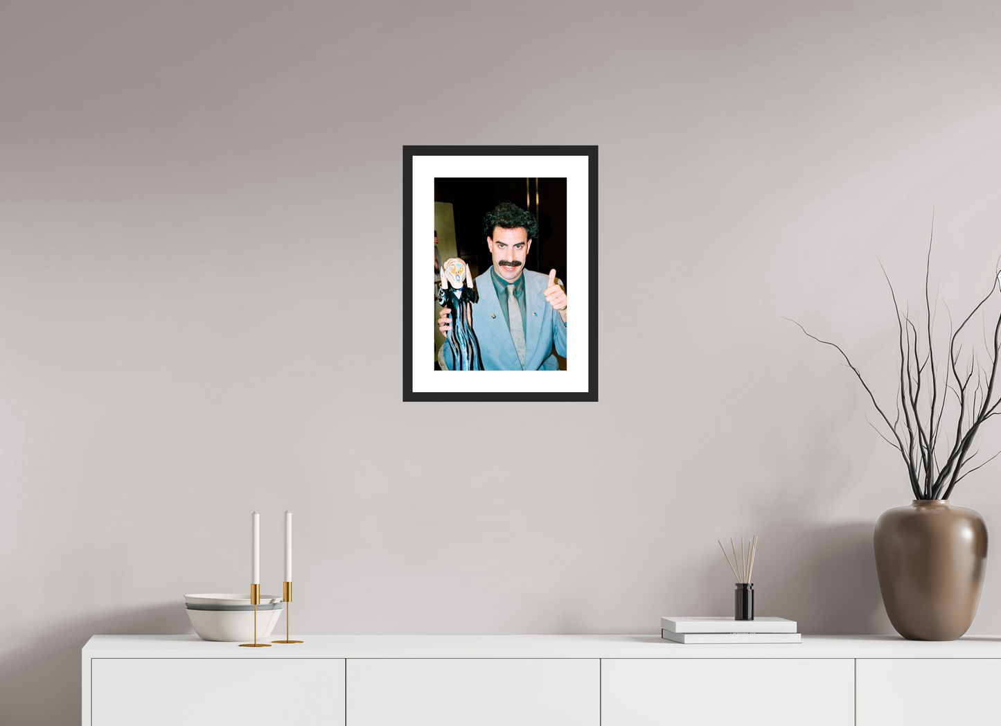 30 x 43,3 cm, Wood Frame with Passe-Partout | Black Matte Sacha Baron Cohen 01